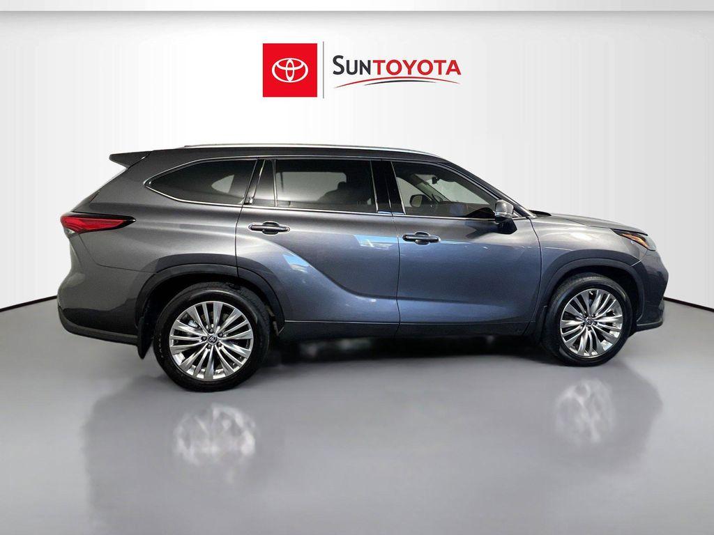 used 2023 Toyota Highlander car, priced at $41,990