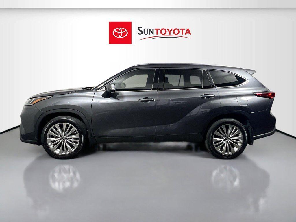 used 2023 Toyota Highlander car, priced at $41,990