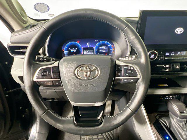 used 2023 Toyota Highlander car, priced at $41,479