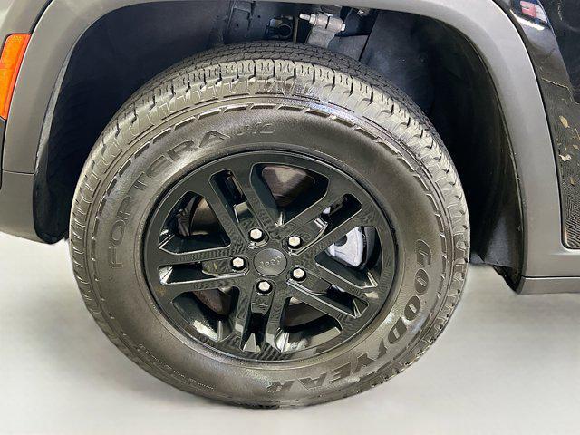 used 2024 Jeep Grand Cherokee car, priced at $25,950