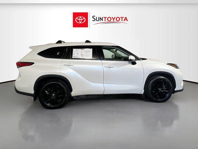 used 2022 Toyota Highlander car, priced at $29,350