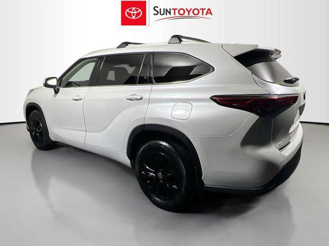 used 2022 Toyota Highlander car, priced at $29,350