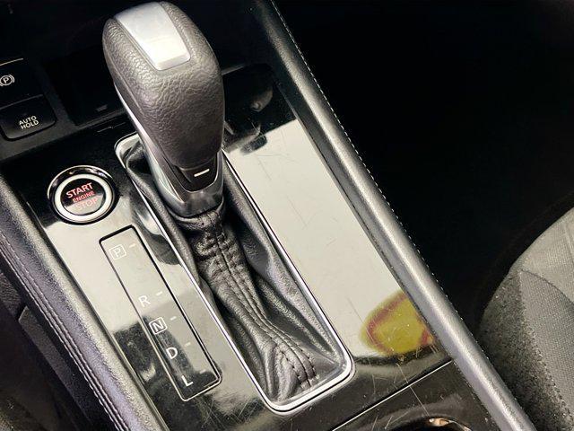 2023 Aspen White Tricoat Nissan Kicks