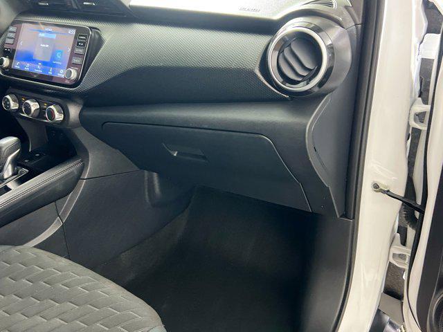 2023 Aspen White Tricoat Nissan Kicks