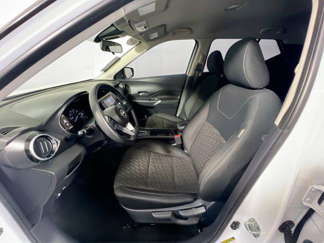 2023 Aspen White Tricoat Nissan Kicks