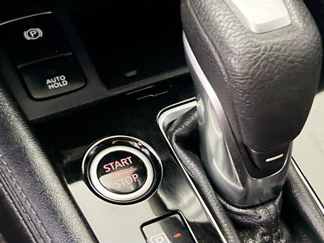 2023 Aspen White Tricoat Nissan Kicks