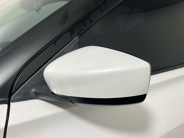 2023 Aspen White Tricoat Nissan Kicks