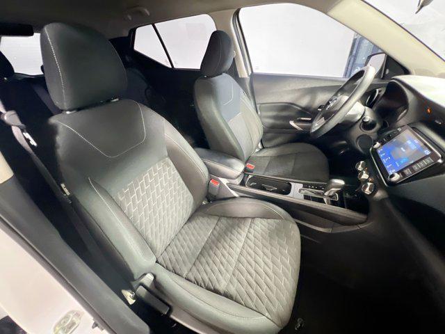 2023 Aspen White Tricoat Nissan Kicks