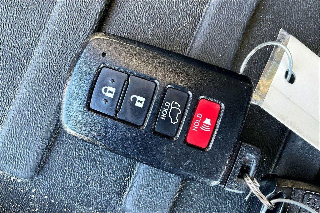 used 2019 Toyota Highlander car, priced at $25,944