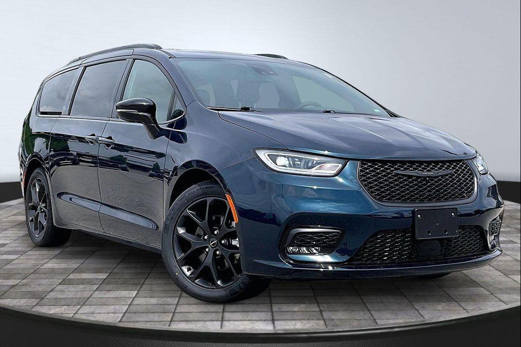 used 2025 Chrysler Pacifica car, priced at $35,945