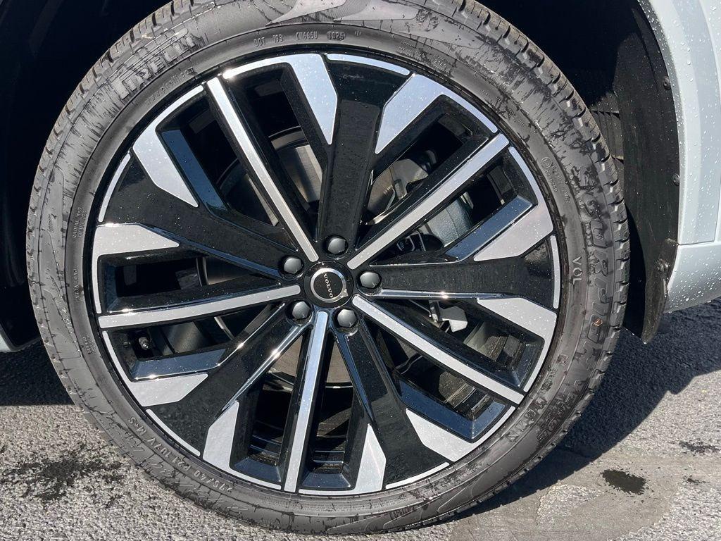 new 2026 Volvo XC90 car, priced at $75,155