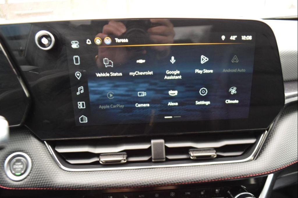 used 2025 Chevrolet Equinox car, priced at $22,995