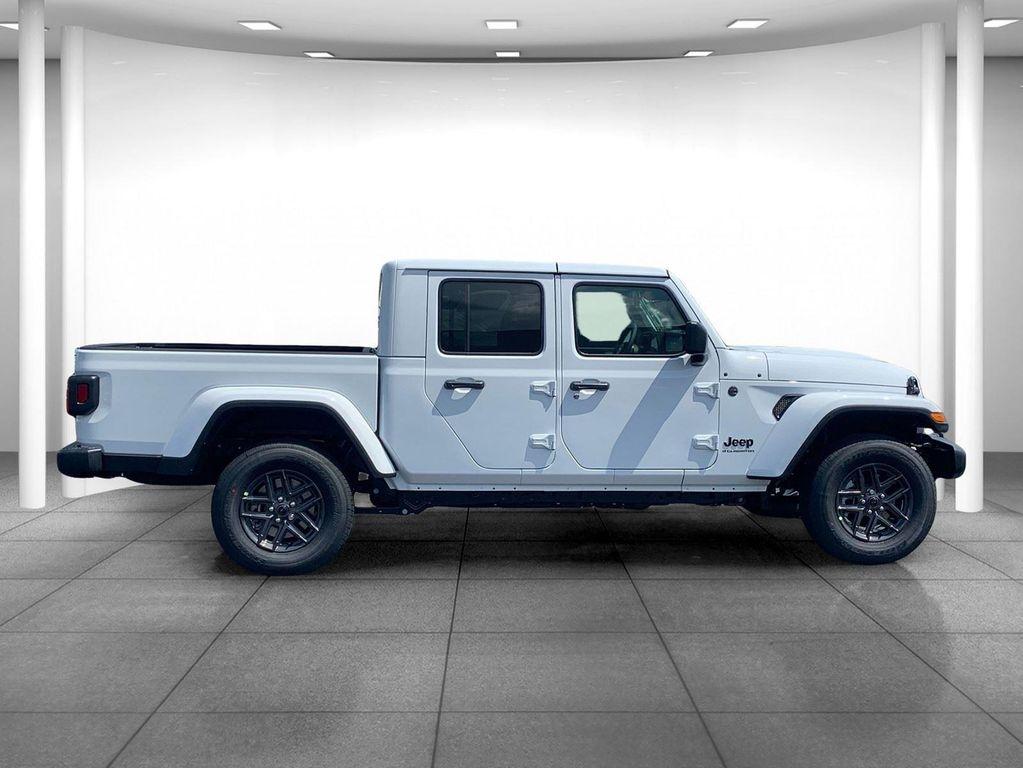 new 2025 Jeep Gladiator car, priced at $40,713