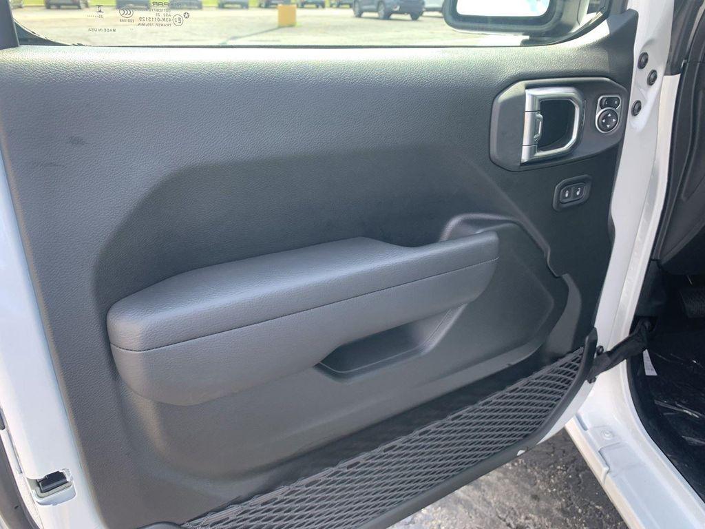 new 2025 Jeep Gladiator car, priced at $40,713