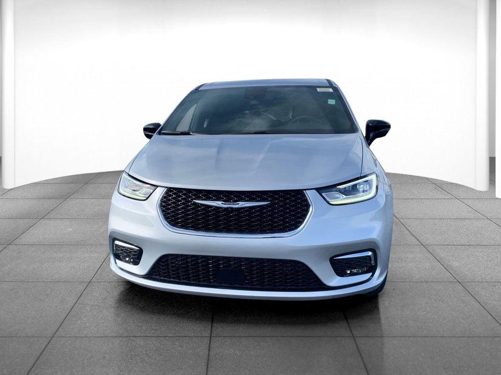 new 2026 Chrysler Pacifica car, priced at $45,135
