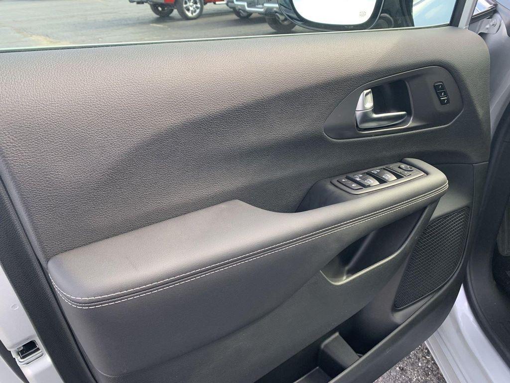 new 2026 Chrysler Pacifica car, priced at $45,135