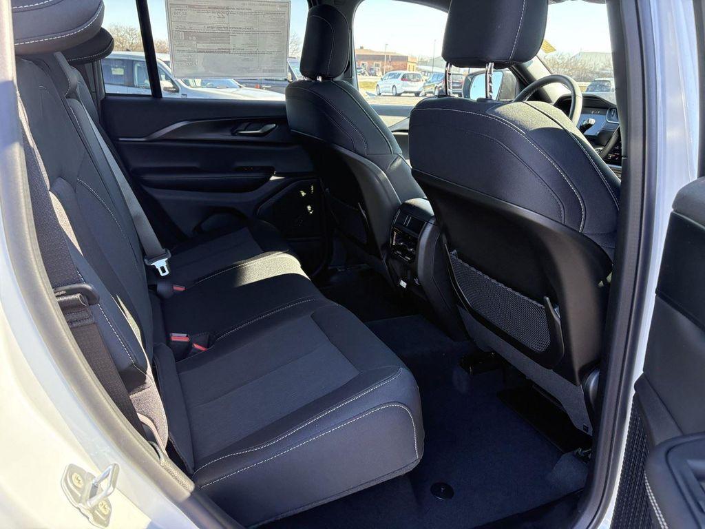 new 2026 Jeep Grand Cherokee car, priced at $44,710