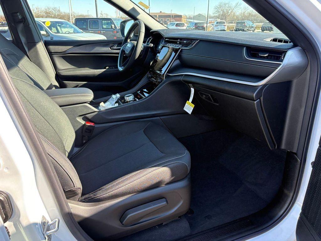 new 2026 Jeep Grand Cherokee car, priced at $44,710