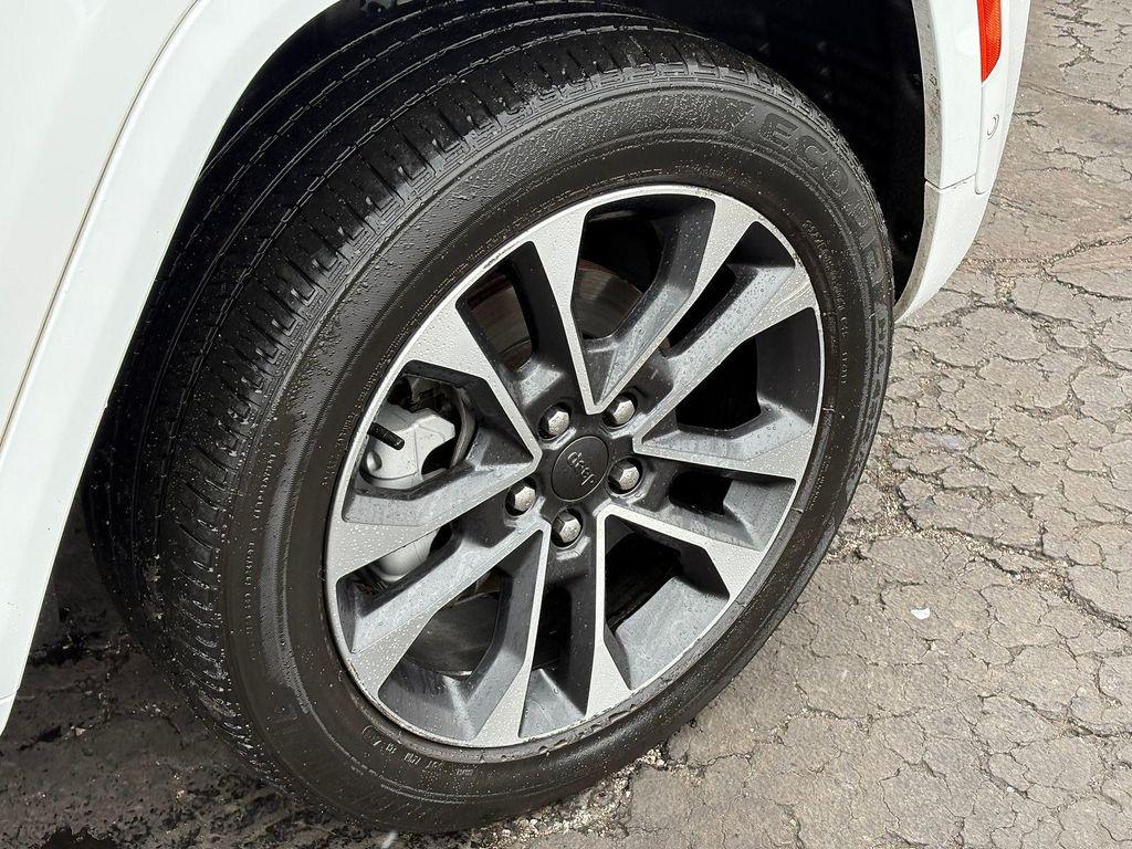 used 2023 Jeep Grand Cherokee car, priced at $39,300