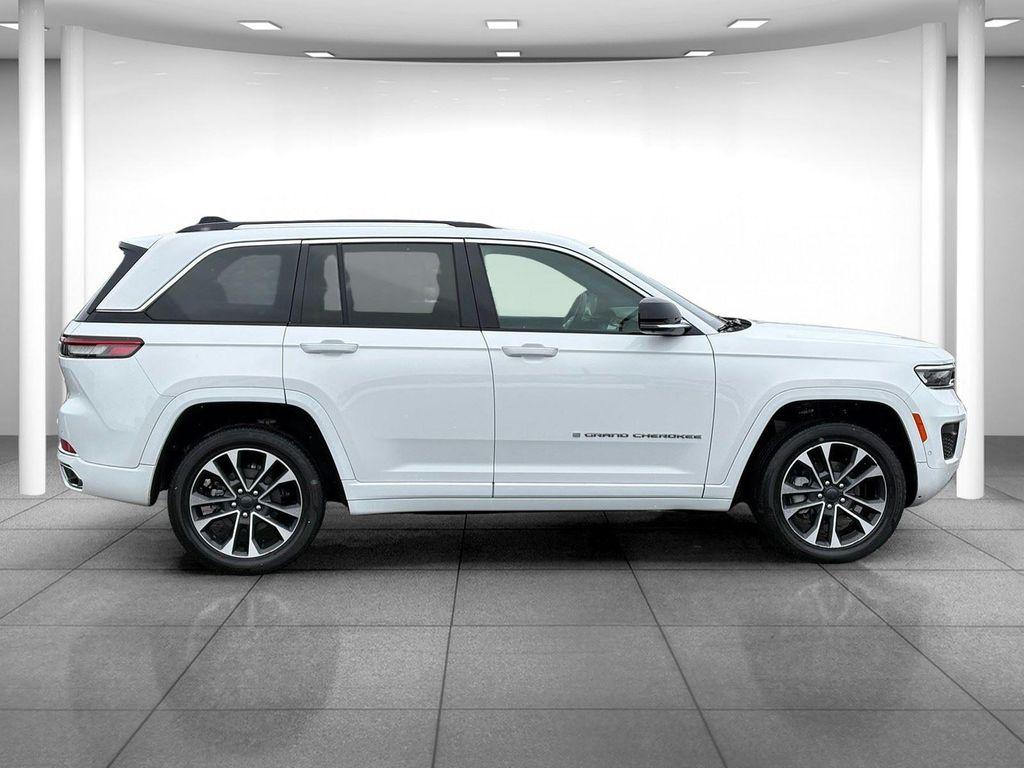 used 2023 Jeep Grand Cherokee car, priced at $39,300