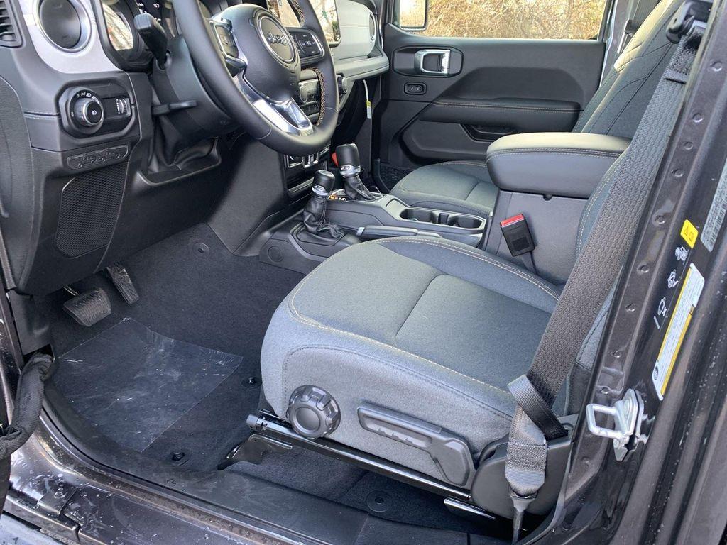 new 2025 Jeep Wrangler car, priced at $44,961