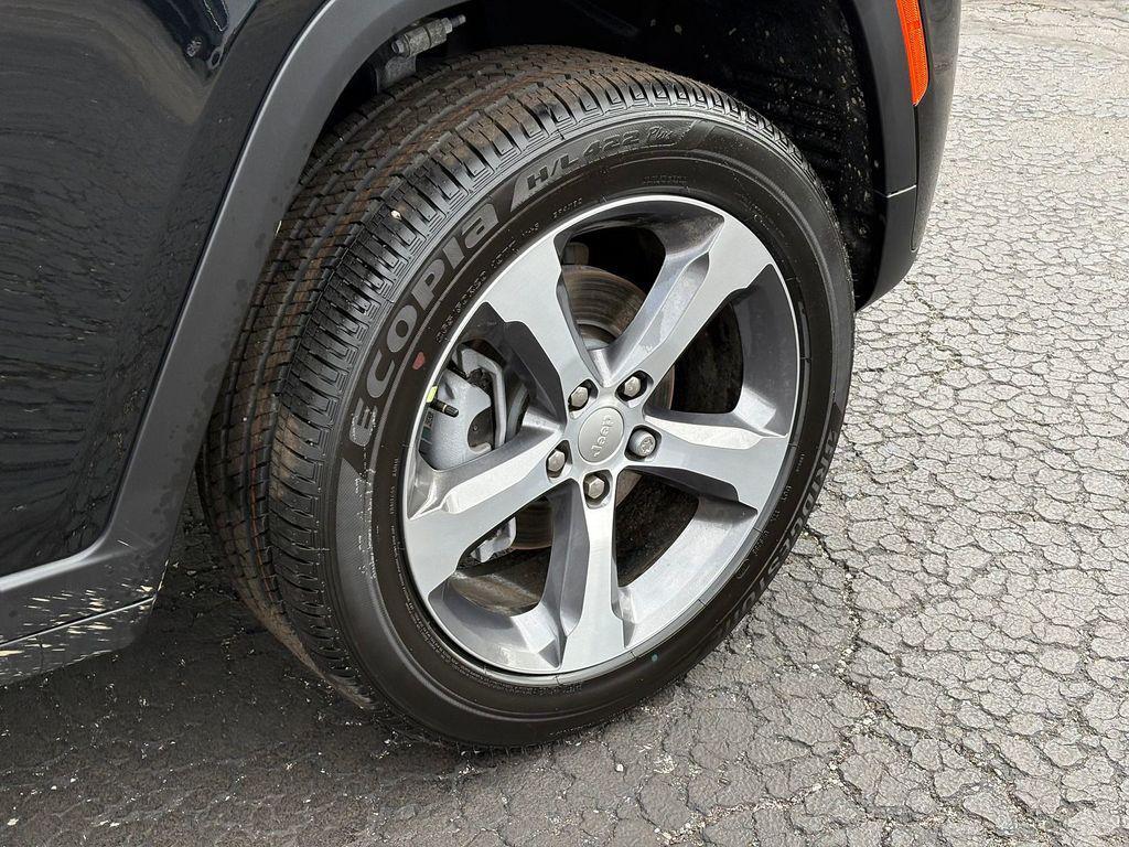 new 2026 Jeep Grand Cherokee car, priced at $43,205
