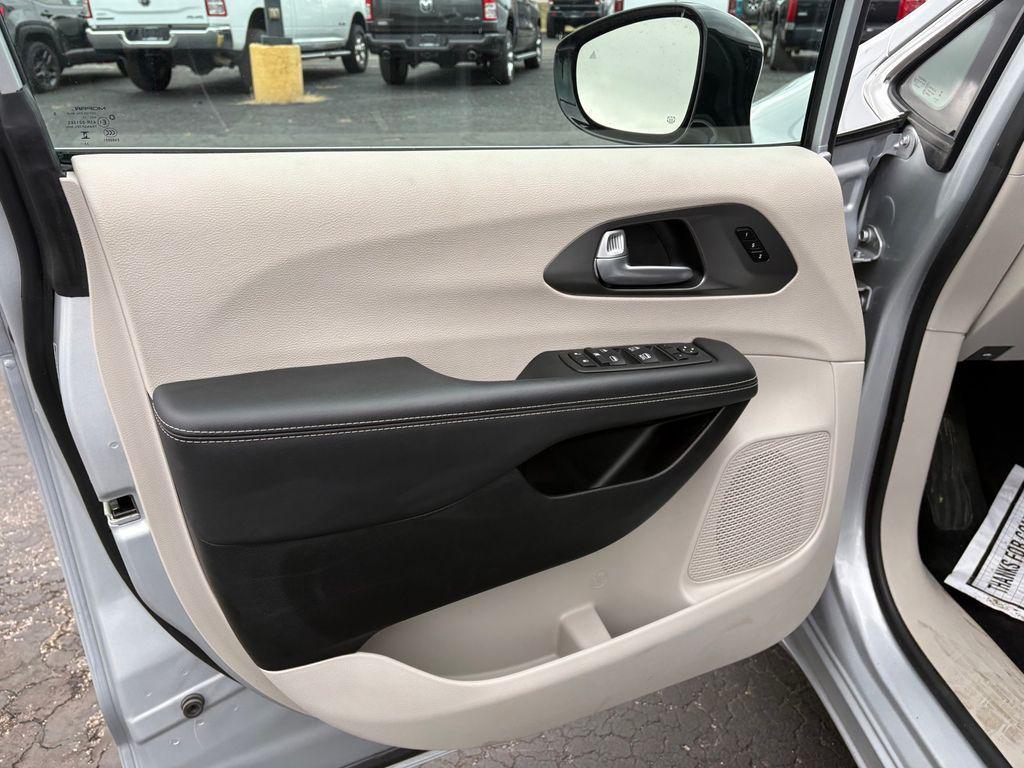 used 2024 Chrysler Pacifica car, priced at $25,860