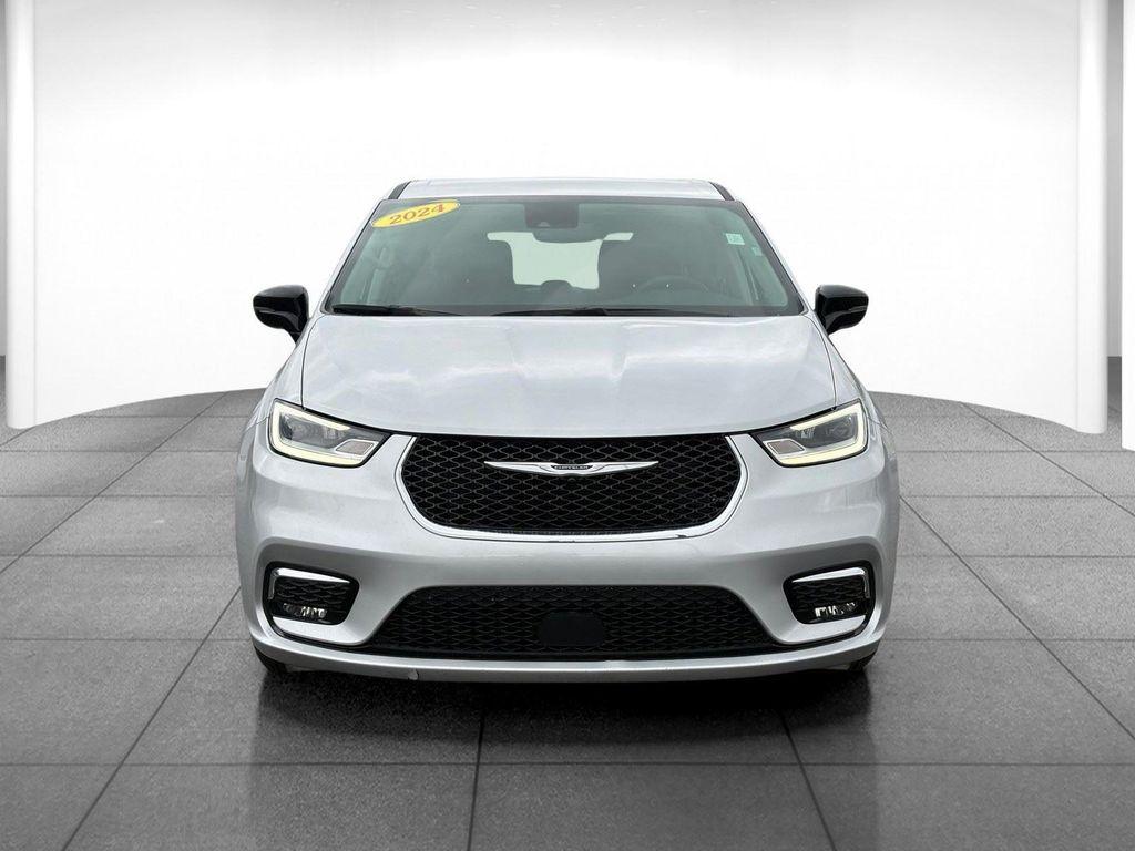 used 2024 Chrysler Pacifica car, priced at $30,000