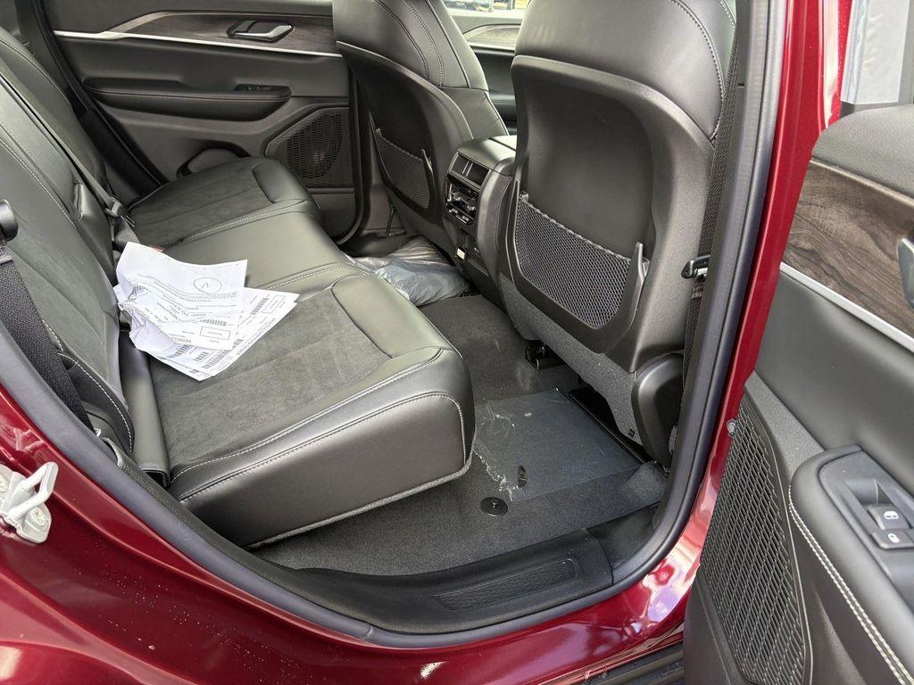 new 2026 Jeep Grand Cherokee car, priced at $48,155