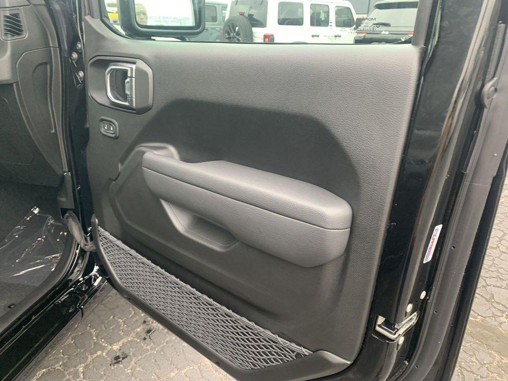 new 2025 Jeep Gladiator car, priced at $44,605