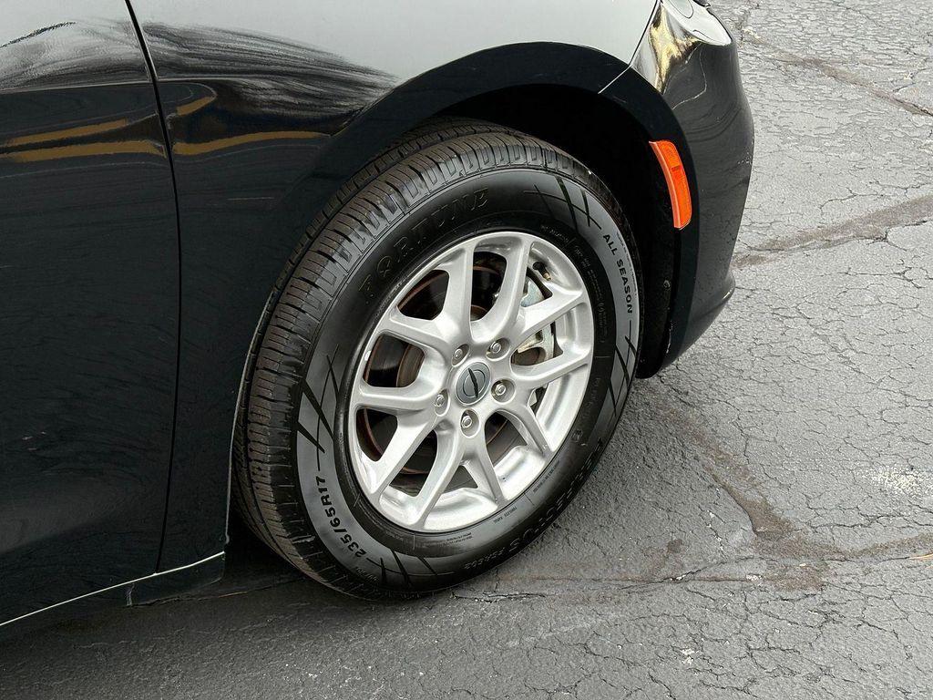 used 2024 Chrysler Pacifica car, priced at $28,750