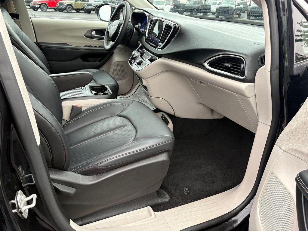 used 2024 Chrysler Pacifica car, priced at $28,750