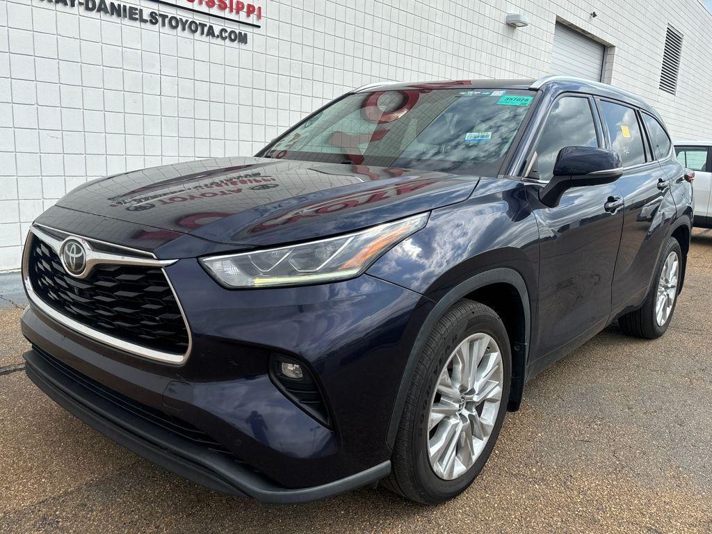 used 2021 Toyota Highlander car, priced at $26,150