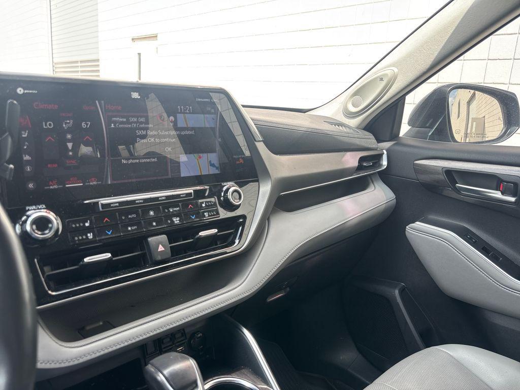 used 2021 Toyota Highlander car, priced at $26,150