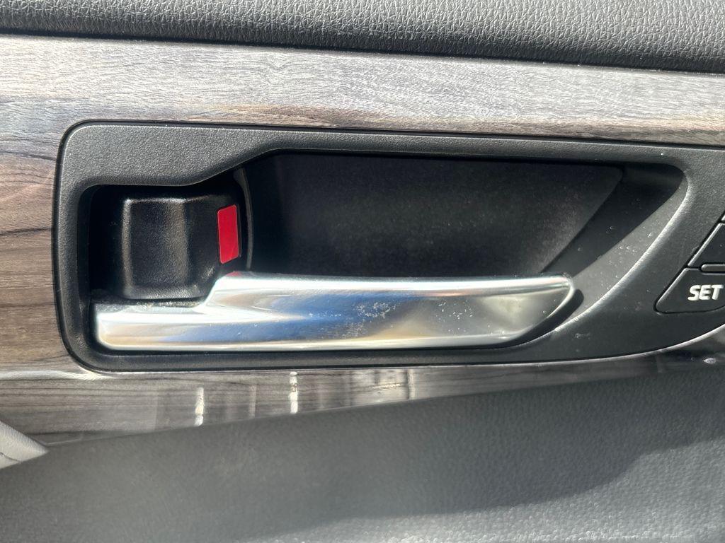 used 2021 Toyota Highlander car, priced at $26,150