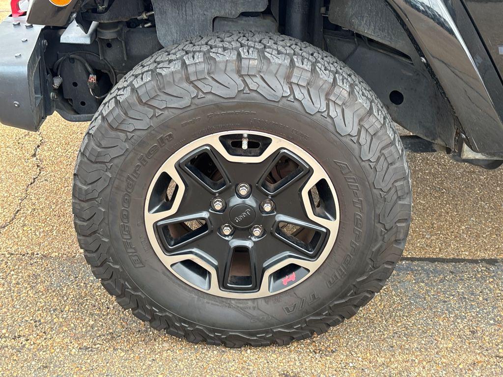 used 2016 Jeep Wrangler Unlimited car, priced at $18,153