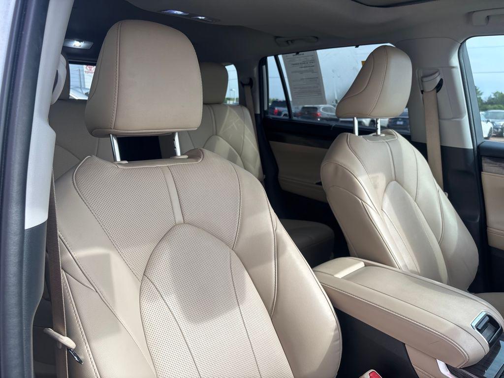 used 2023 Toyota Highlander car, priced at $37,987
