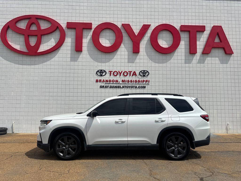 used 2025 Honda Pilot car, priced at $31,904
