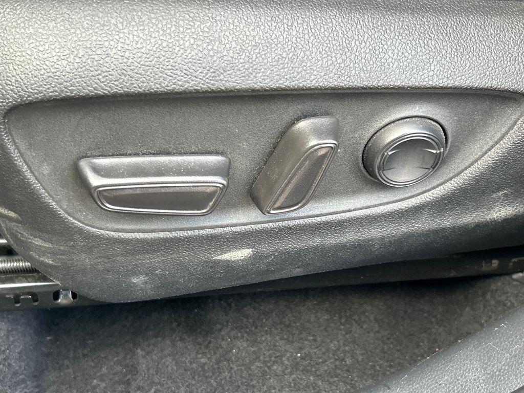 used 2024 Toyota Highlander car, priced at $28,318