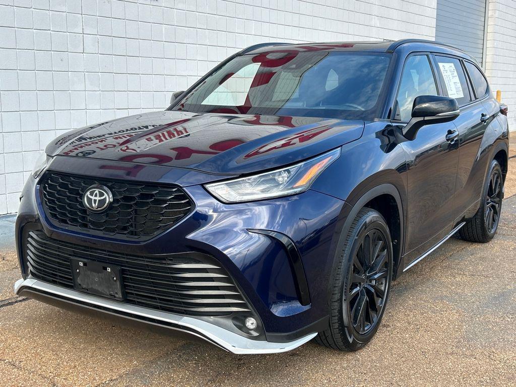 used 2024 Toyota Highlander car, priced at $28,318