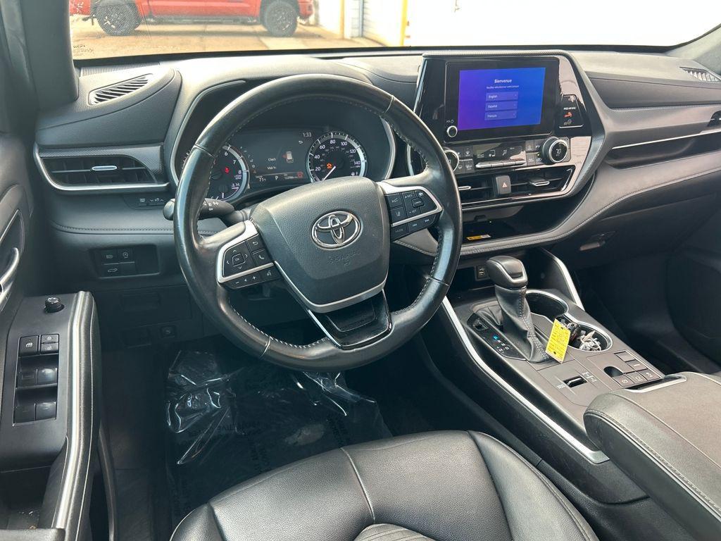 used 2024 Toyota Highlander car, priced at $28,318