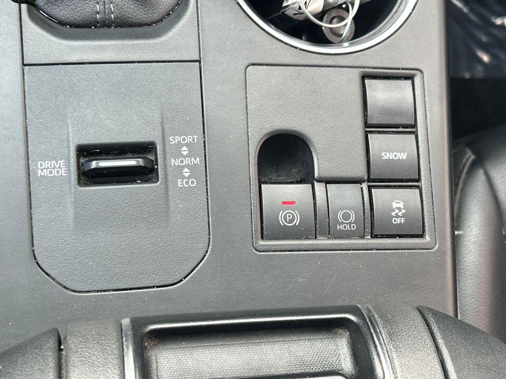 used 2024 Toyota Highlander car, priced at $28,318