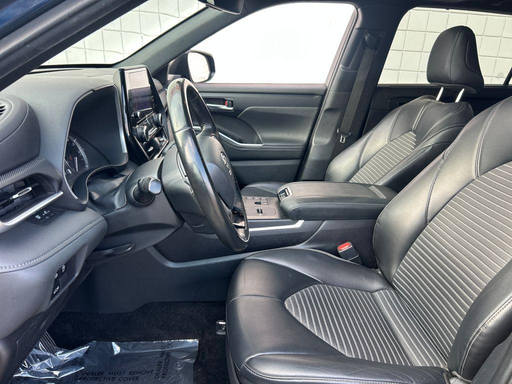 used 2024 Toyota Highlander car, priced at $28,318