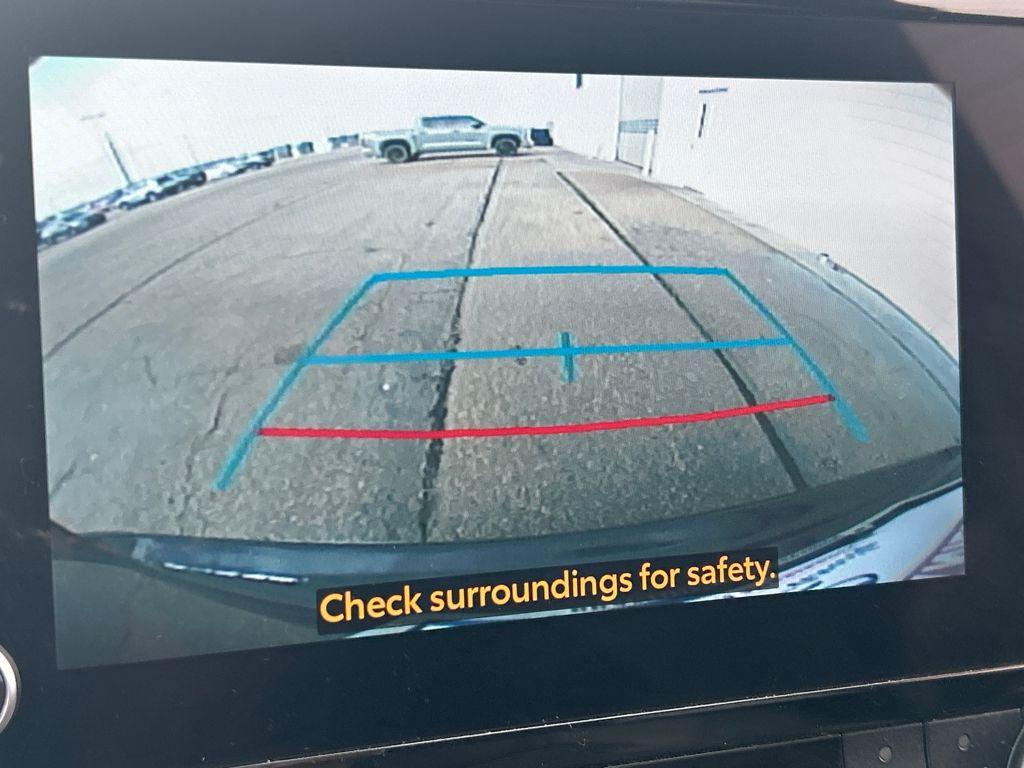 used 2024 Toyota Highlander car, priced at $28,318