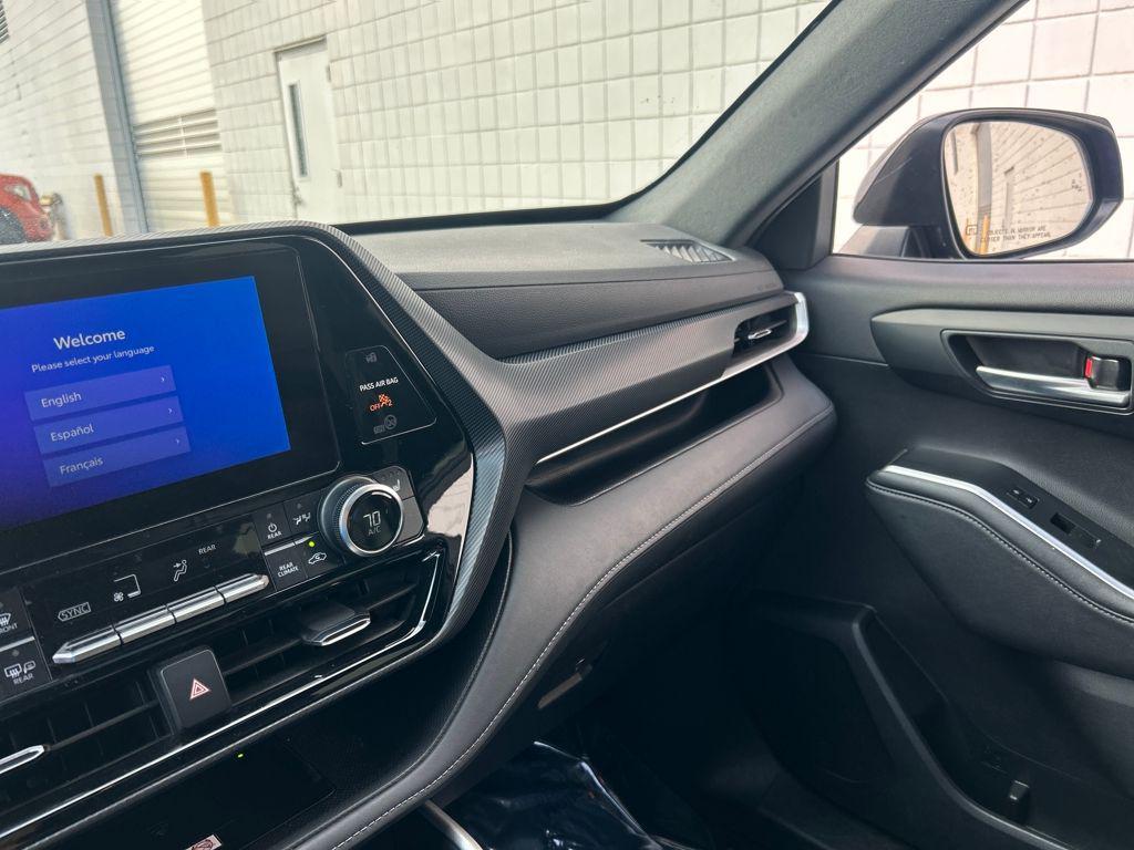 used 2024 Toyota Highlander car, priced at $28,318