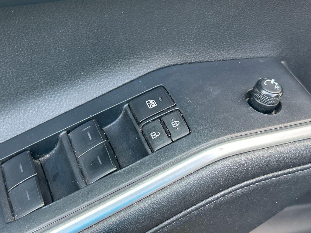 used 2024 Toyota Highlander car, priced at $28,318