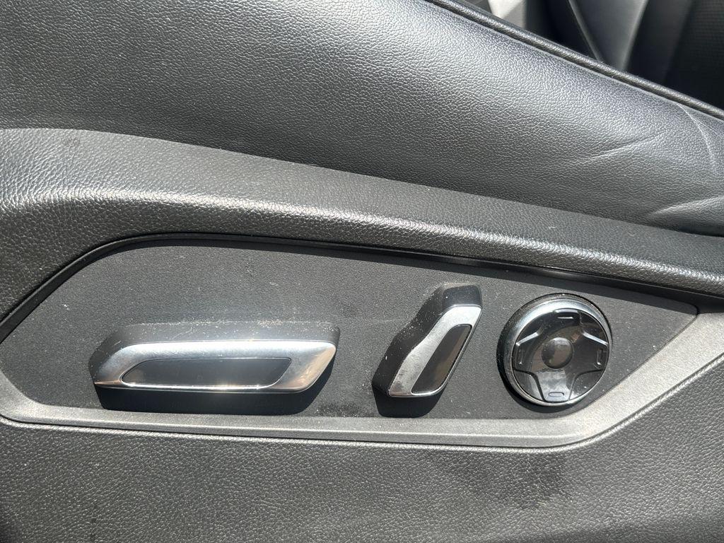 used 2022 Acura MDX car, priced at $26,992