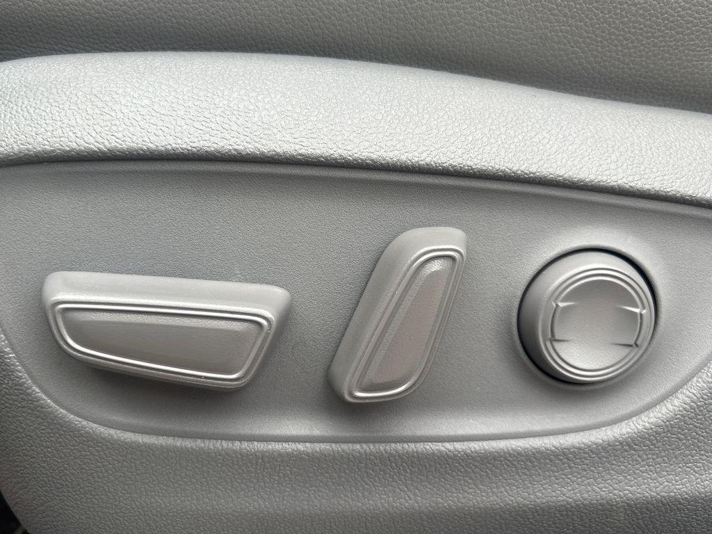 used 2021 Toyota Highlander car, priced at $33,830