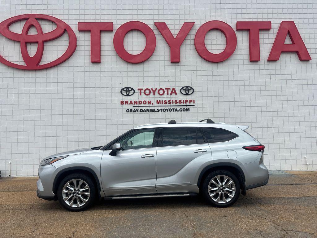 used 2021 Toyota Highlander car, priced at $33,830