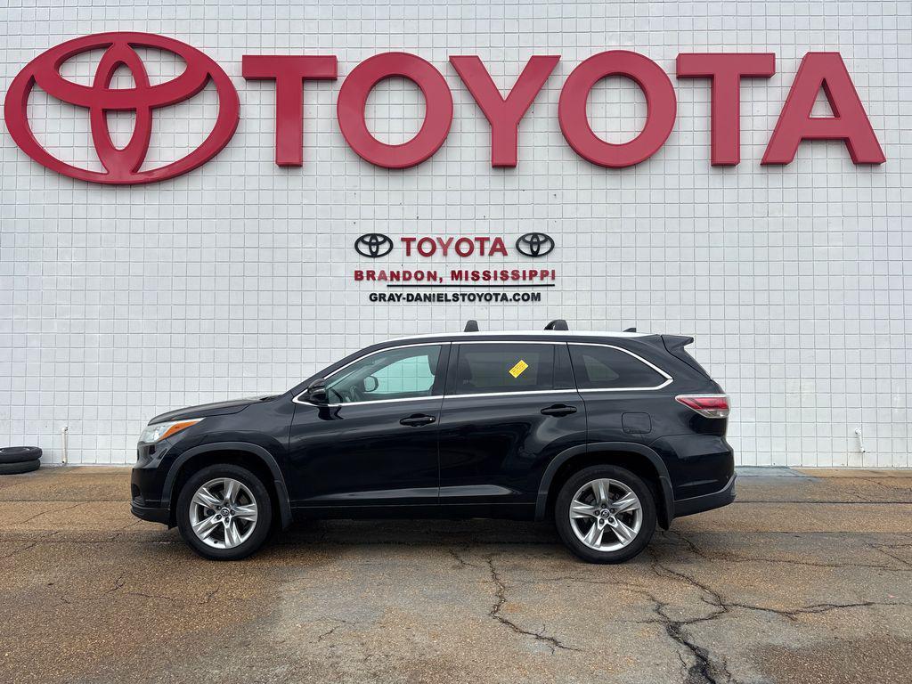used 2016 Toyota Highlander car, priced at $15,156